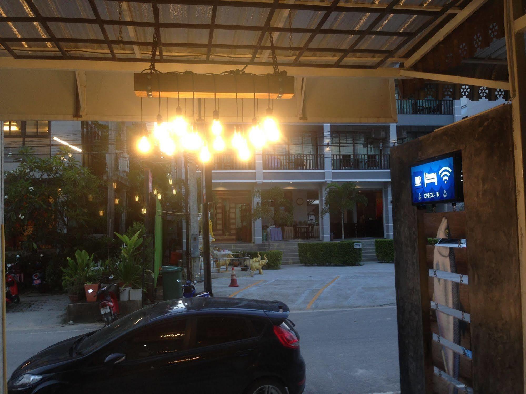 Ploenlay Hotel Ao Nang Exterior photo